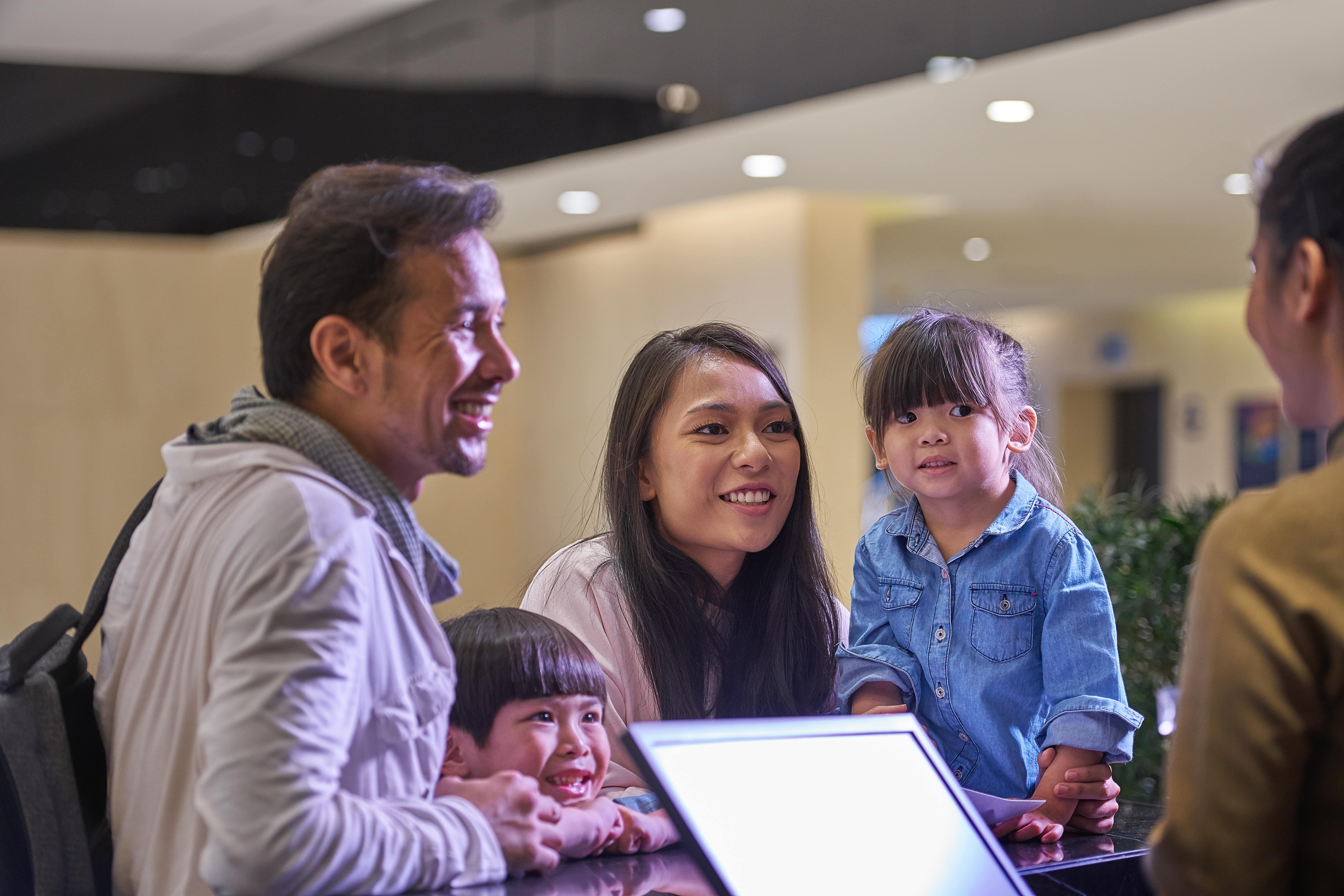 Grand Ion Delemen Hotel Genting Highlands Exterior foto Family at the airport